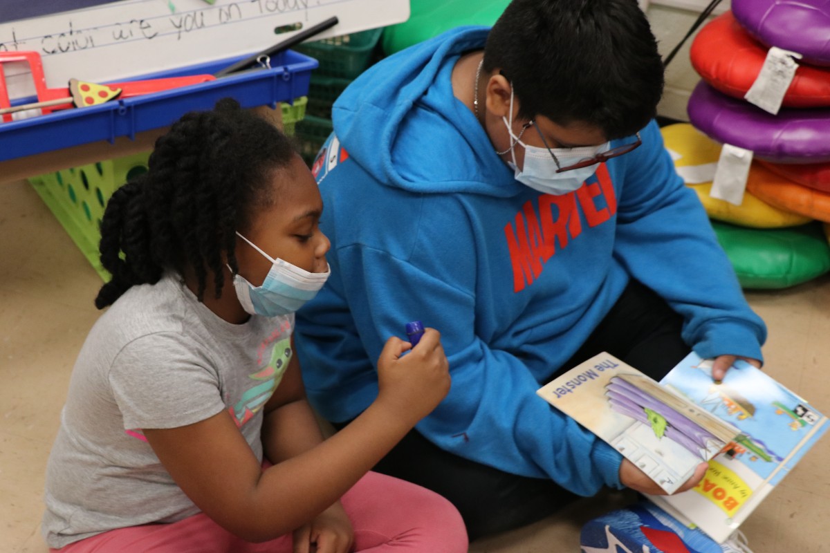 Vails Gate Fifth Graders and Kindergarteners Read Together in the Dark